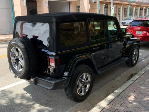 Used 2019 Jeep Wrangler Unlimited Sahara image 7