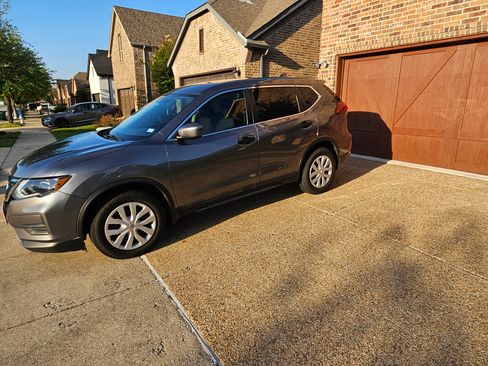 Used 2018 Nissan Rogue S image 5