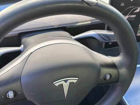 Used 2021 Tesla Model Y Performance image 12