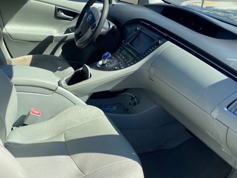 Used 2011 Toyota Prius Three w/ Navigation Pkg FWD image 11