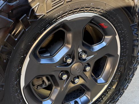 Used 2023 Jeep Gladiator Rubicon w/ Cold Weather Group image 8