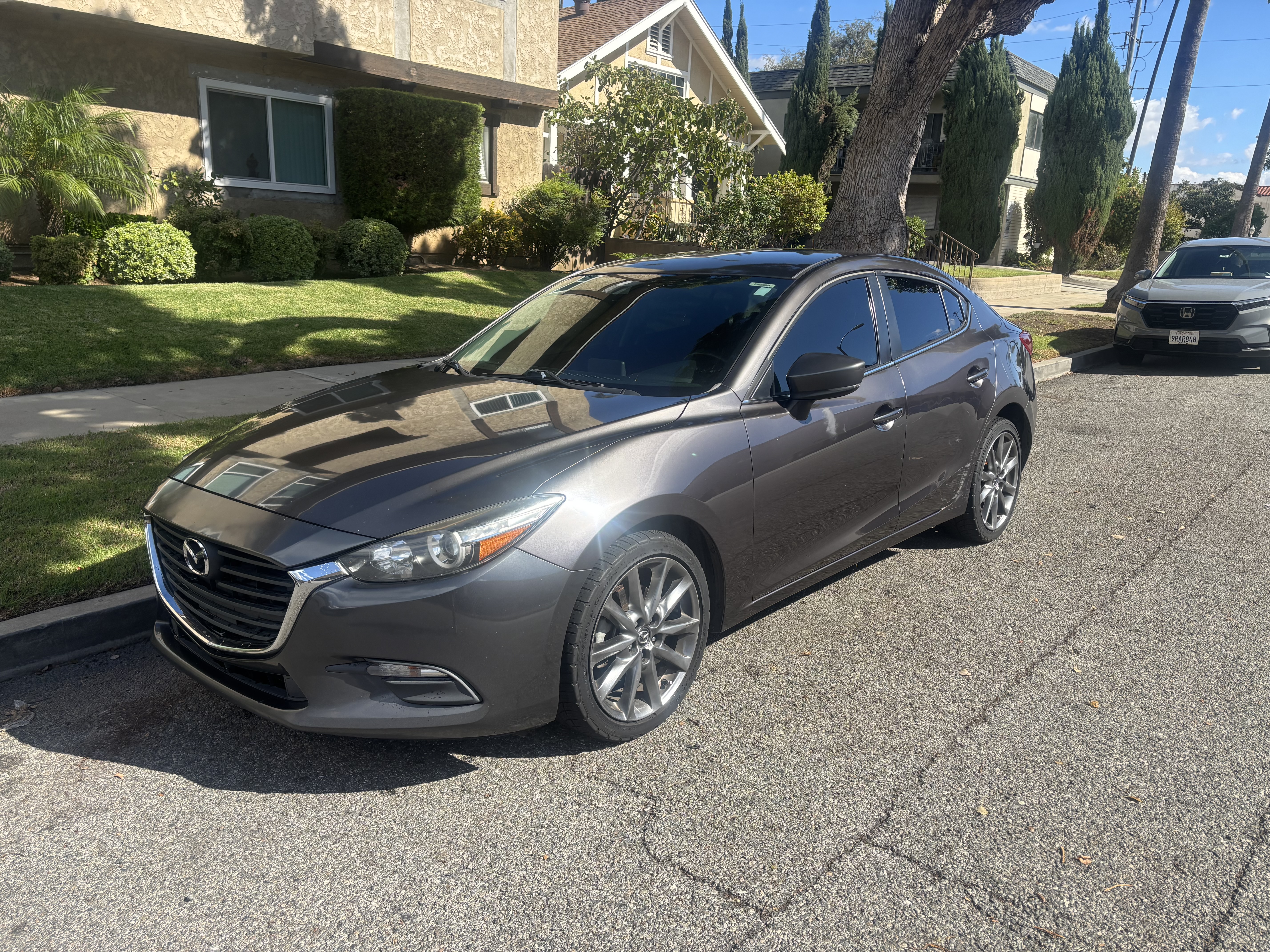 Used 2018 MAZDA MAZDA3 Touring FWD image 11