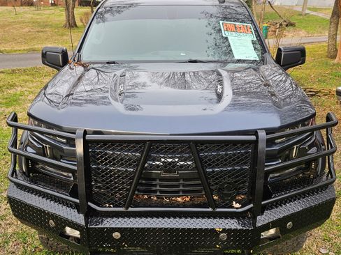 Used 2021 Chevrolet Silverado 1500 RST image 2