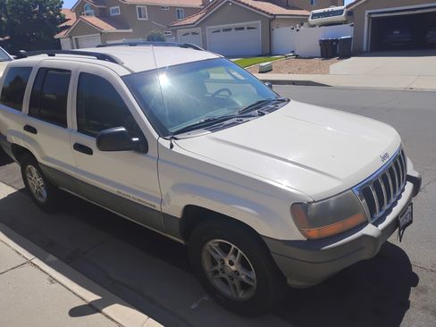 Used 2002 Jeep Grand Cherokee Laredo image 2