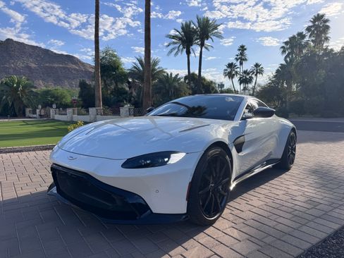 Used 2020 Aston Martin V8 Vantage Coupe RWD image 31