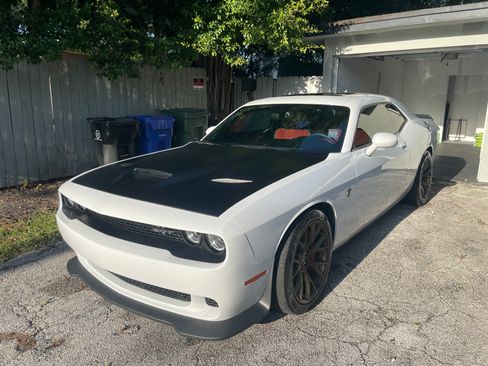 Used 2016 Dodge Challenger SRT Hellcat RWD image 10