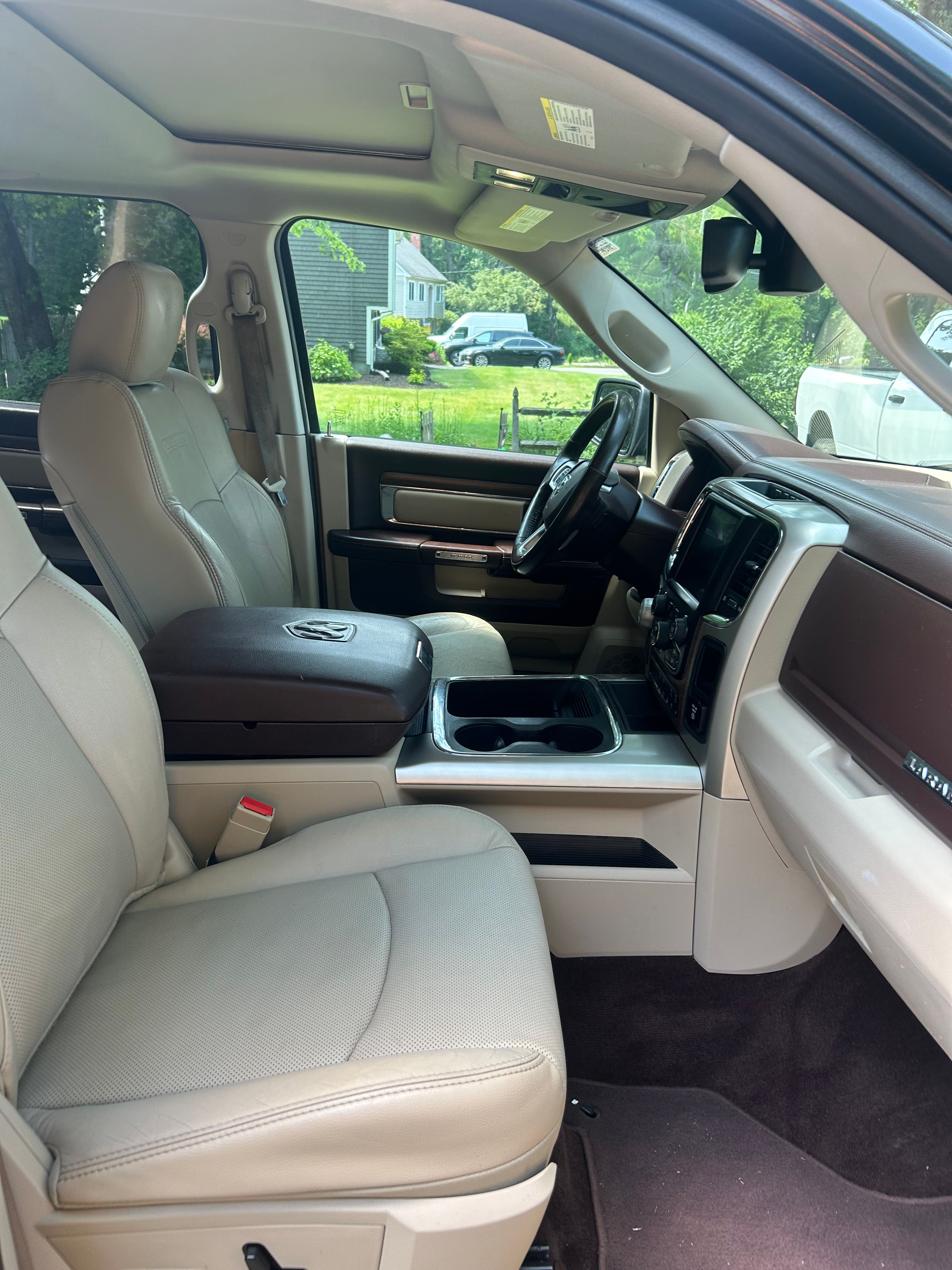 Used 2015 RAM 1500 Laramie w/ Convenience Group AWD/4WD image 6