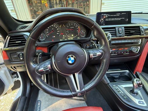 Used 2015 BMW M4 Convertible image 9