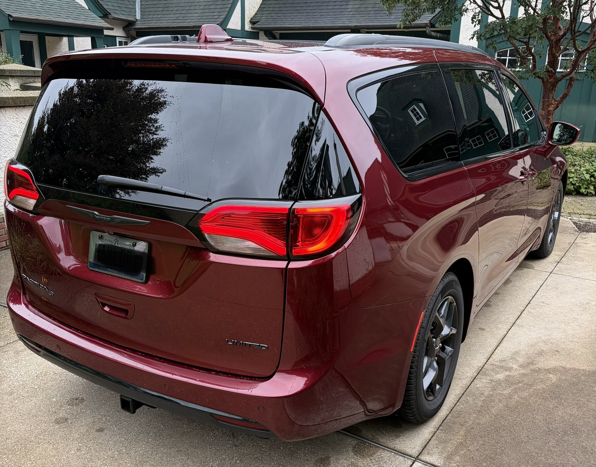 Used 2020 Chrysler Pacifica Limited w/ S Appearance Package FWD image 8