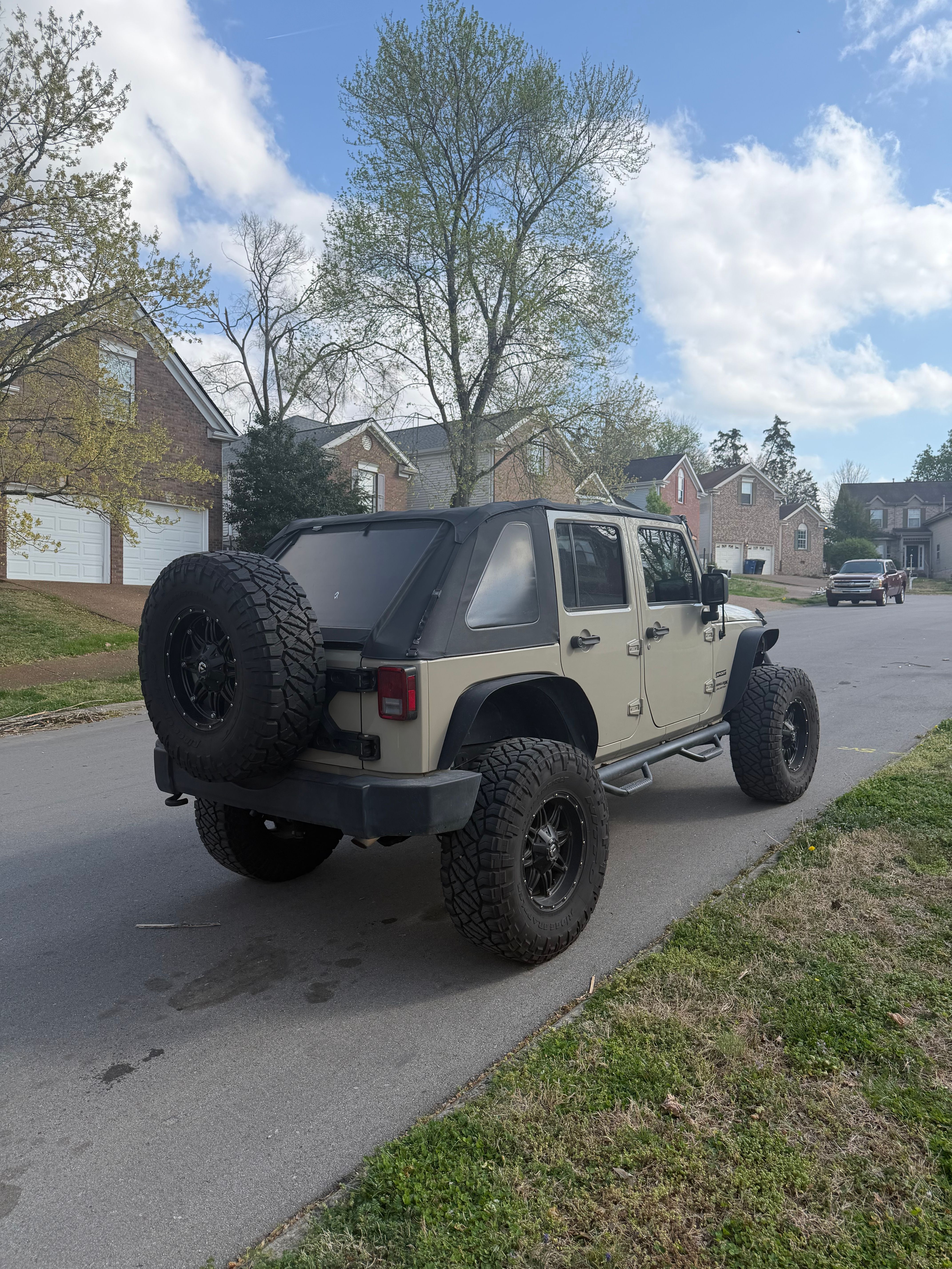 Used 2018 Jeep Wrangler Unlimited Sport w/ Connectivity Group AWD/4WD image 5