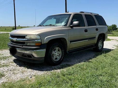 Used 2005 Chevrolet Tahoe LS RWD image 2