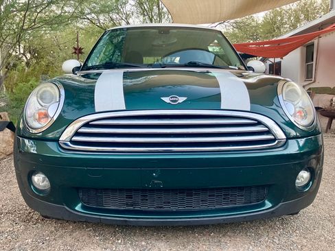 Used 2010 MINI Cooper Hardtop image 5