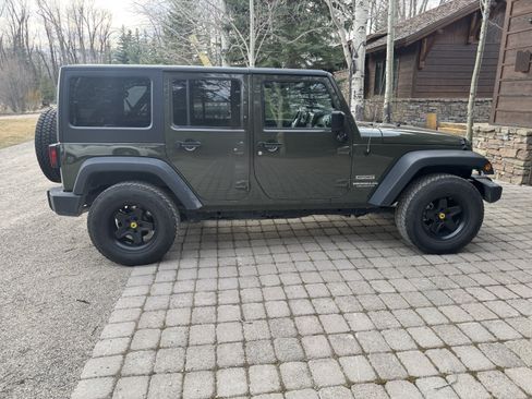 Used 2015 Jeep Wrangler Unlimited Sport w/ Quick Order Package 24S image 10