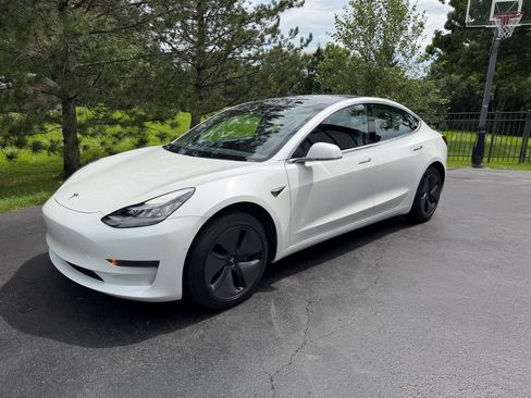 Used 2020 Tesla Model 3 Standard Range Plus RWD image 2
