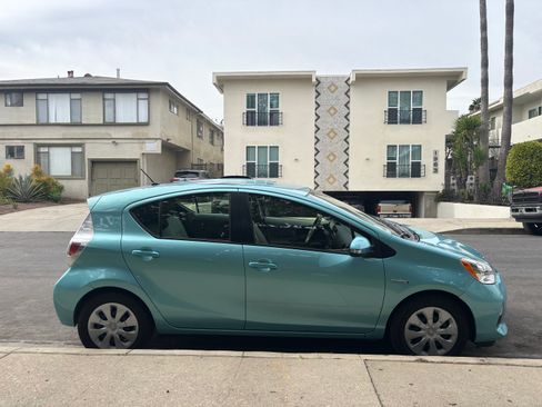 Used 2013 Toyota Prius C One image 1