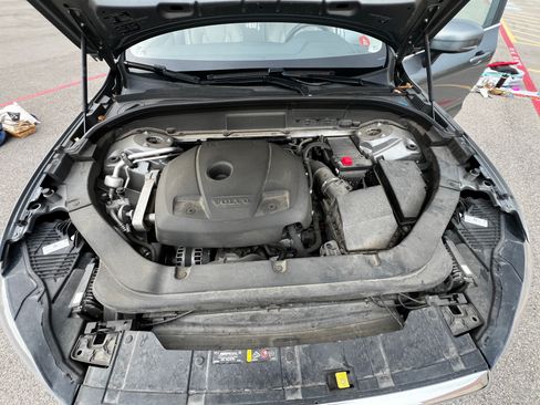 Used 2018 Volvo XC60 T5 Momentum w/ Convenience Package image 13