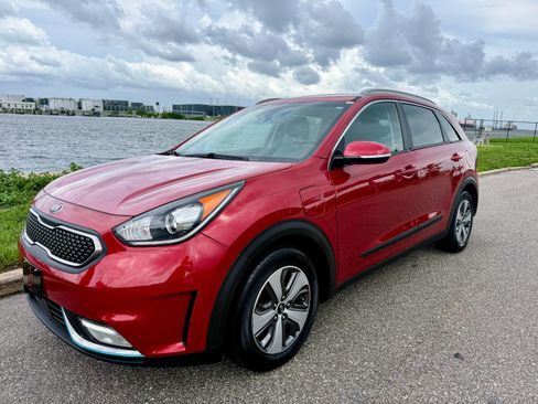 Used 2019 Kia Niro EX FWD image 4