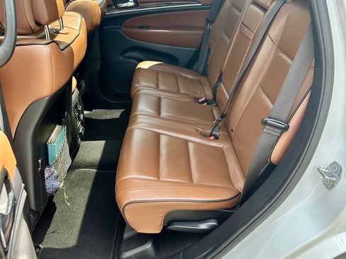 Used 2021 Jeep Grand Cherokee Overland AWD/4WD image 16