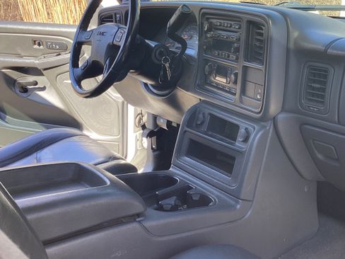 Used 2007 GMC Sierra 2500 SLT image 8