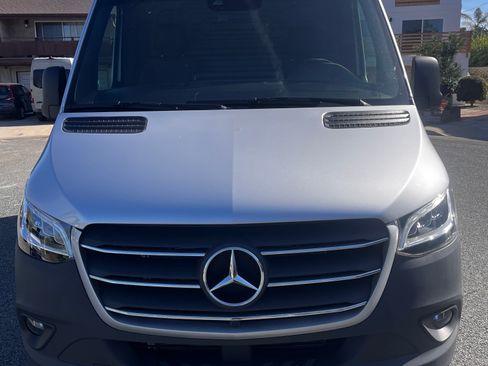 Used 2024 Mercedes-Benz Sprinter 2500 image 2
