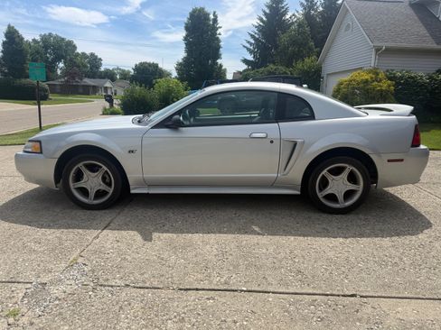 Used 2000 Ford Mustang GT RWD image 1