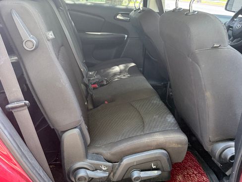 Used 2018 Dodge Journey SE w/ Blacktop Package FWD image 4