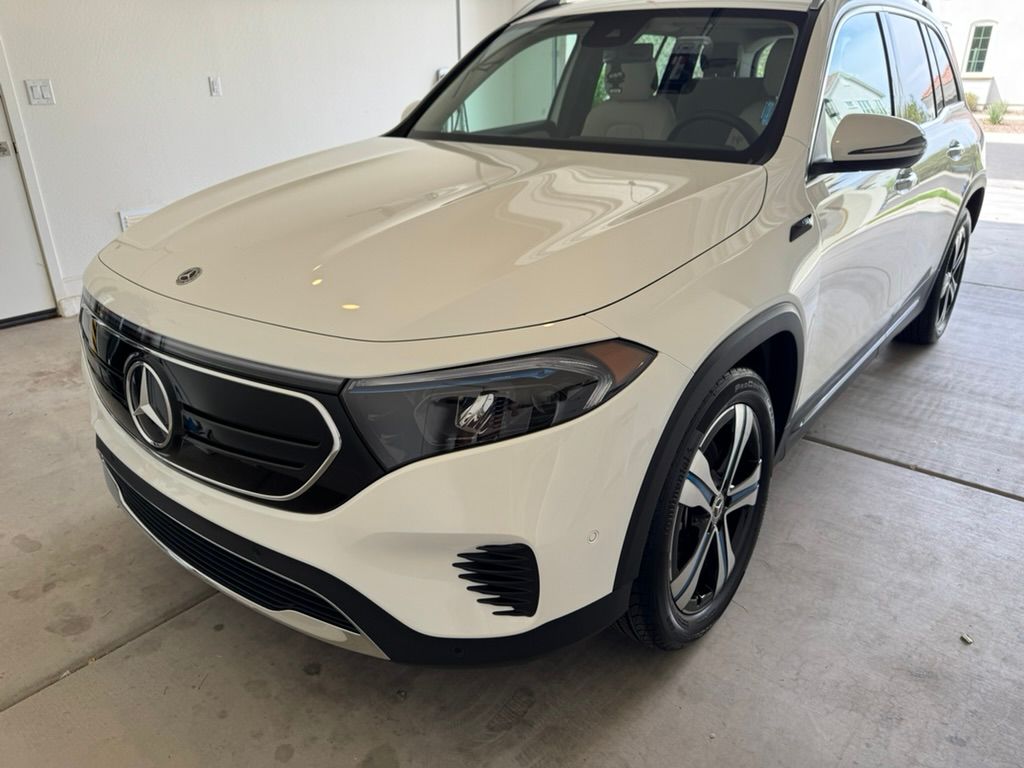 Used 2022 Mercedes-Benz EQB 300 4MATIC image 1