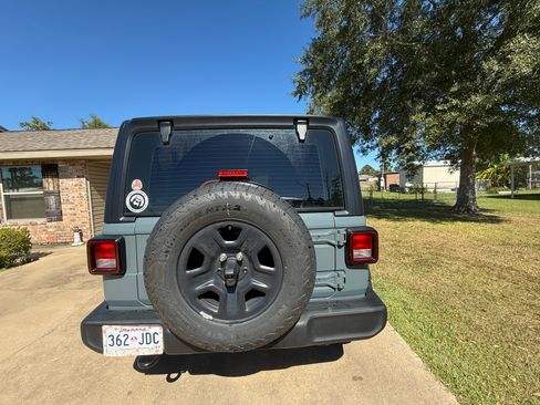 Used 2025 Jeep Wrangler Unlimited Sport image 2