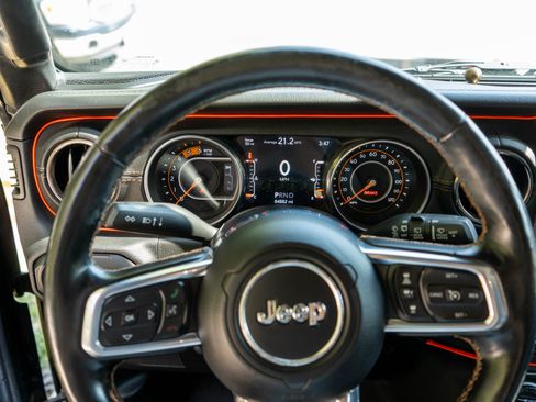 Used 2020 Jeep Wrangler Unlimited Sahara AWD/4WD image 14