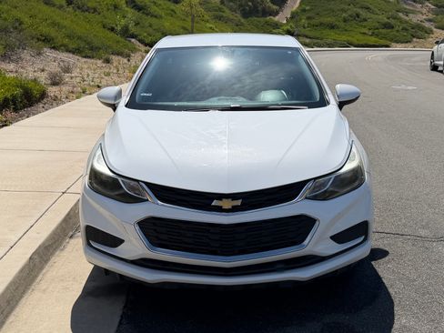 Used 2017 Chevrolet Cruze LT w/ Convenience Package FWD image 10