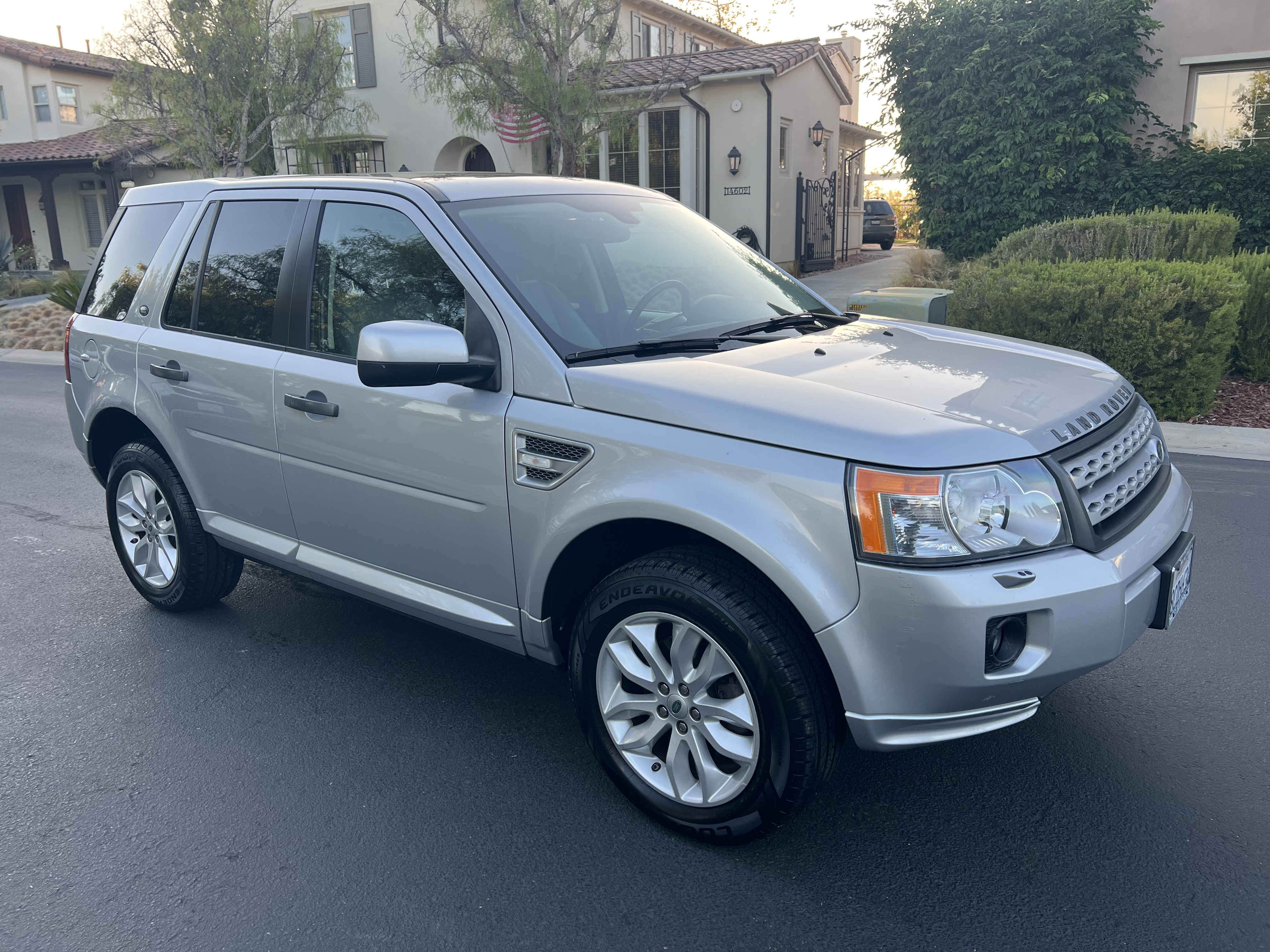 Used 2012 Land Rover LR2 HSE w/ Climate Comfort Pkg AWD/4WD image 4
