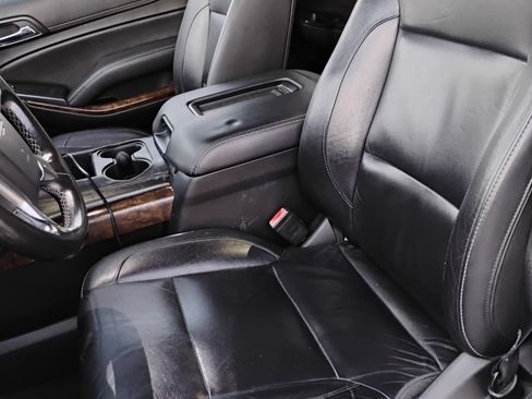 Used 2019 Chevrolet Suburban LT image 8