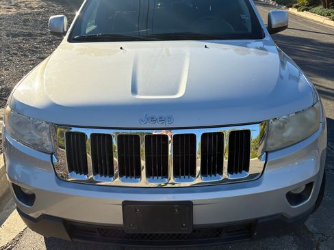 Used 2011 Jeep Grand Cherokee 70th Anniversary image 4