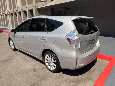Used 2013 Toyota Prius V Five image 21
