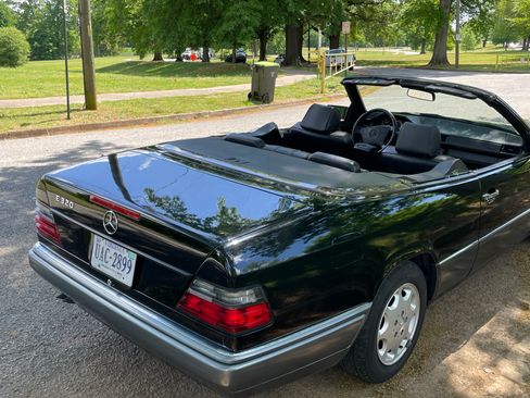 Used 1994 Mercedes-Benz E 320 Convertible image 10