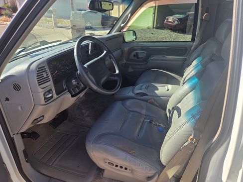 Used 1997 Chevrolet Suburban 2500 w/ Preferred Equipment Group 3 AWD/4WD image 10