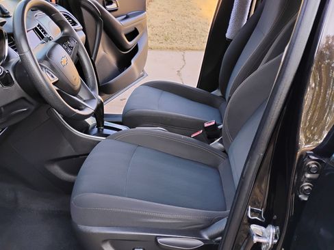 Used 2021 Chevrolet Trax LS w/ Tint and Cruise Package image 10