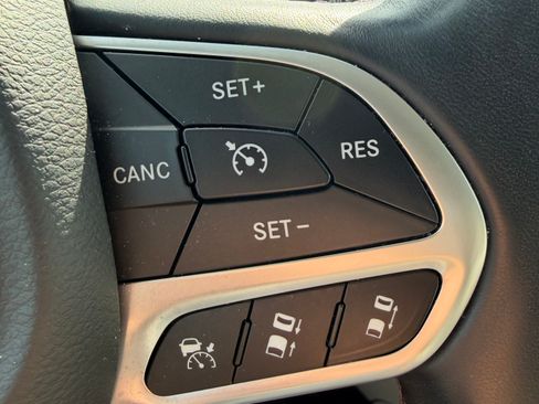 Used 2017 Chrysler Pacifica Touring-L Plus w/ Advanced Safetytec Group FWD image 21