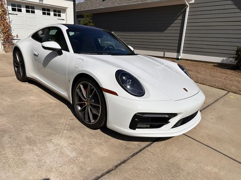 Used 2022 Porsche 911 Carrera image 1