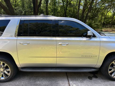 Used 2017 Chevrolet Suburban LT w/ Luxury Package RWD image 12