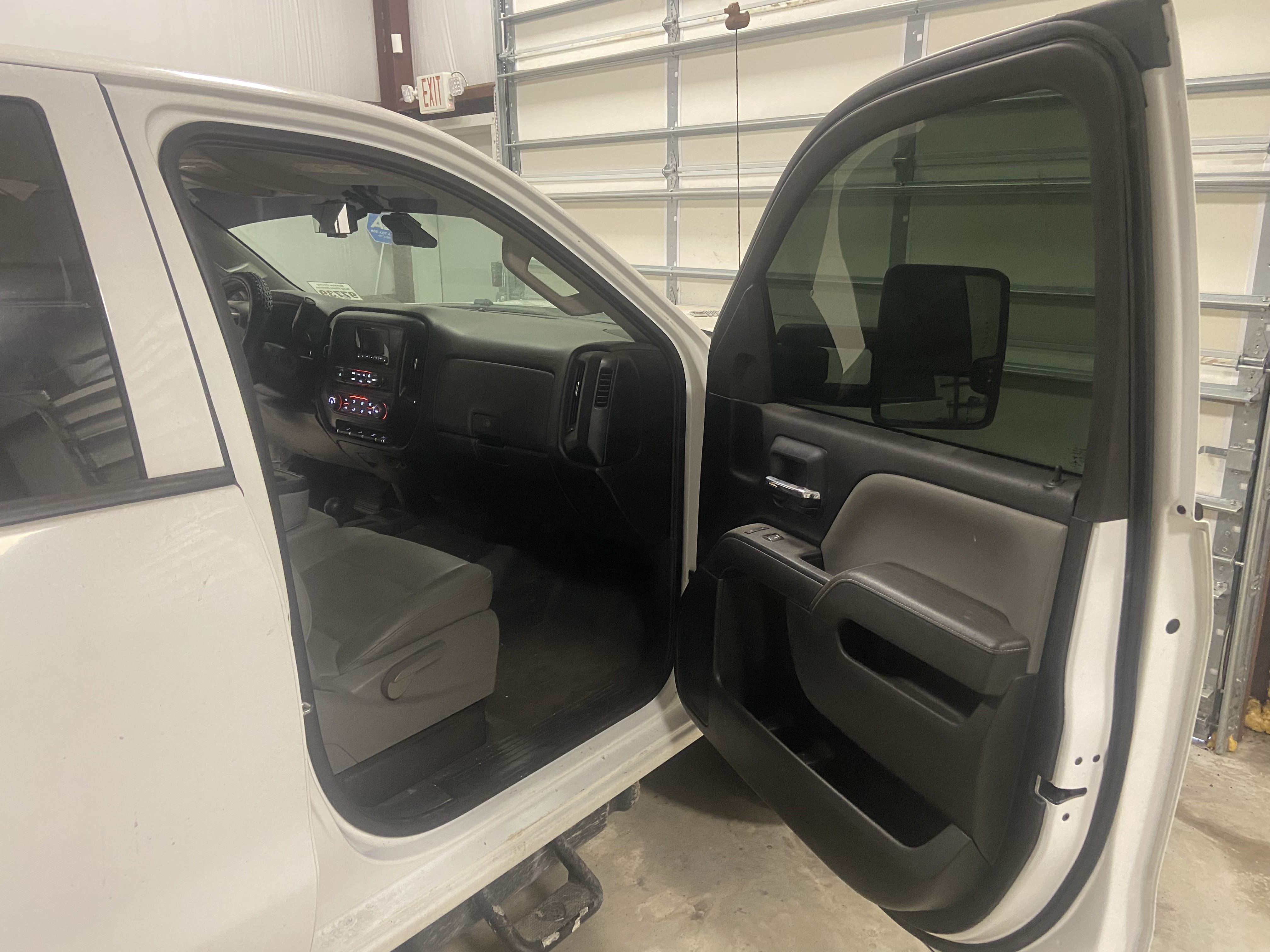 Used 2015 GMC Sierra 3500 4x4 Crew Cab w/ Sierra Convenience Package image 4