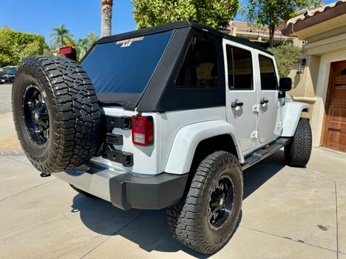 Used 2017 Jeep Wrangler Unlimited Sahara w/ Connectivity Group image 9