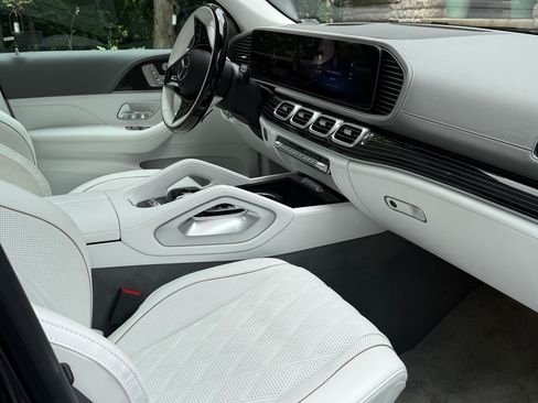 Used 2025 Mercedes-Benz Maybach GLS 600 4MATIC image 6