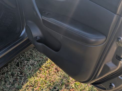 Used 2016 Nissan Rogue SV image 6