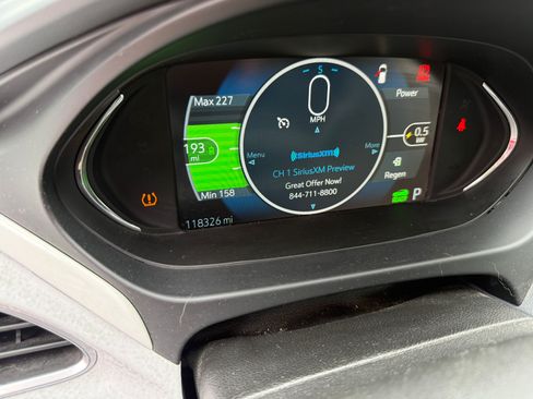 Used 2019 Chevrolet Bolt Premier w/ Infotainment Package FWD image 10