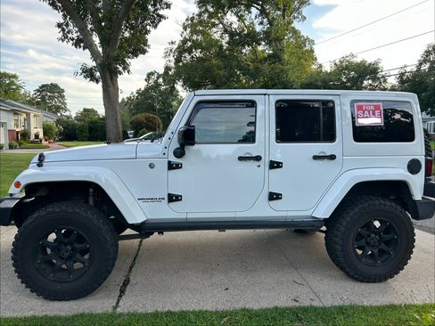 Used 2014 Jeep Wrangler Unlimited Sahara AWD/4WD image 2
