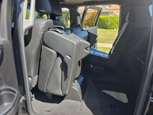 Used 2019 Chevrolet Suburban LT image 21