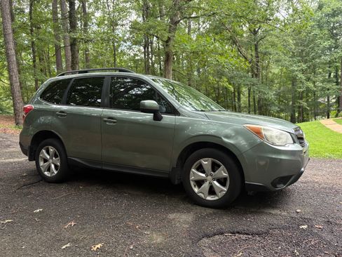 Used 2015 Subaru Forester 2.5i Premium w/ Popular Package #2 AWD/4WD image 4
