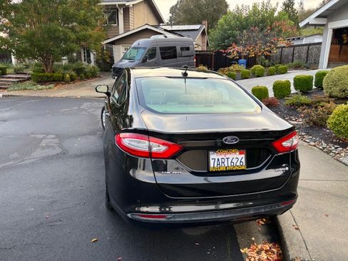 Used 2013 Ford Fusion SE image 4