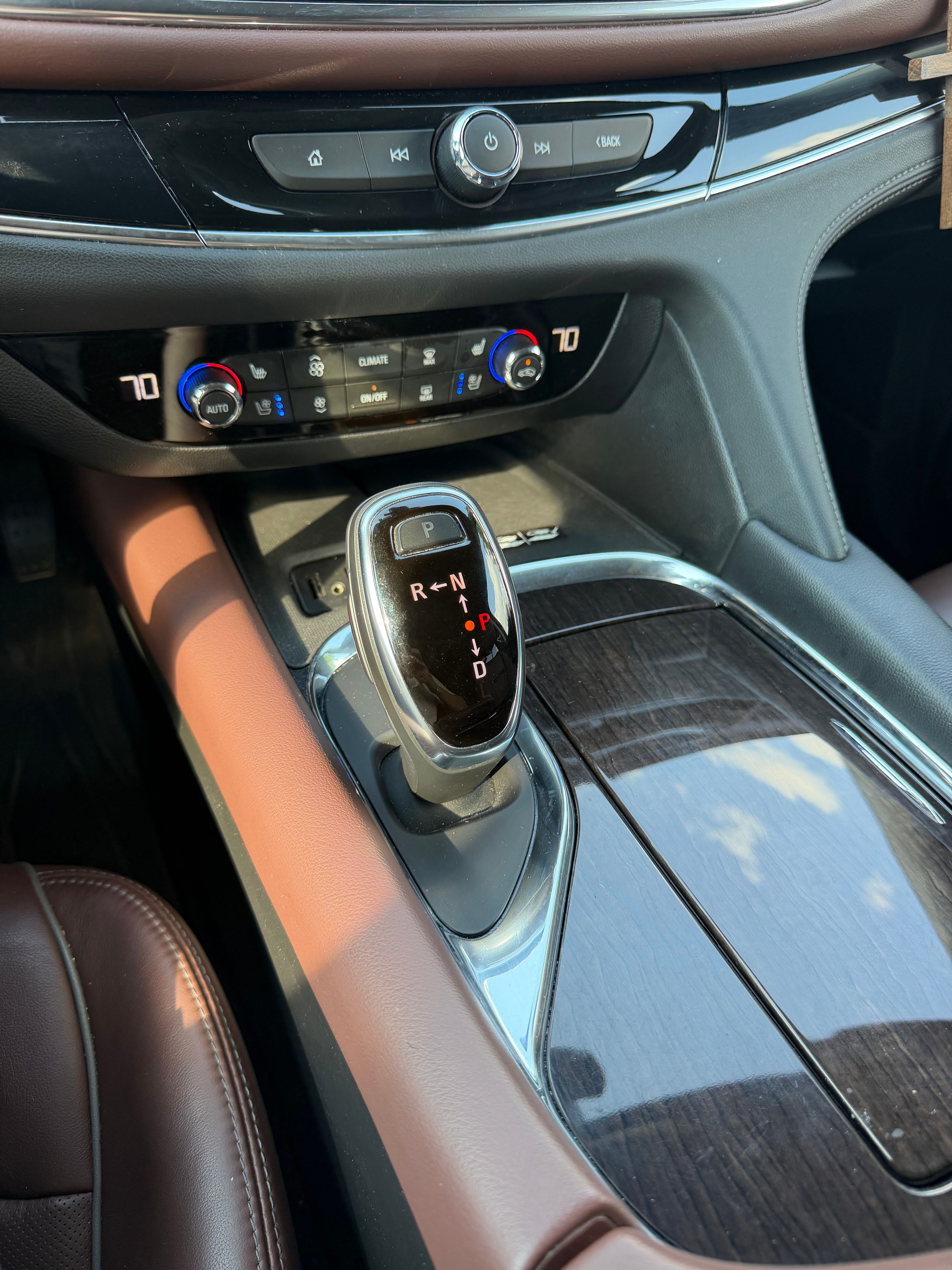 Used 2018 Buick Enclave Avenir w/ Avenir Technology Package AWD/4WD image 18